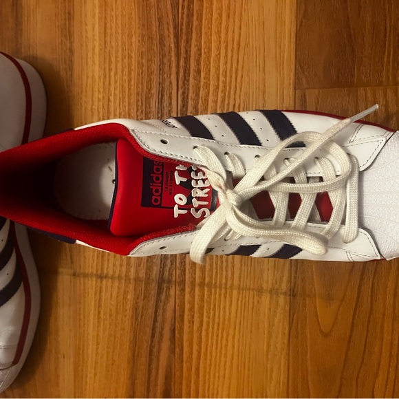 Adidas Superstar Size 11 1/2. - Picture 5 of 9